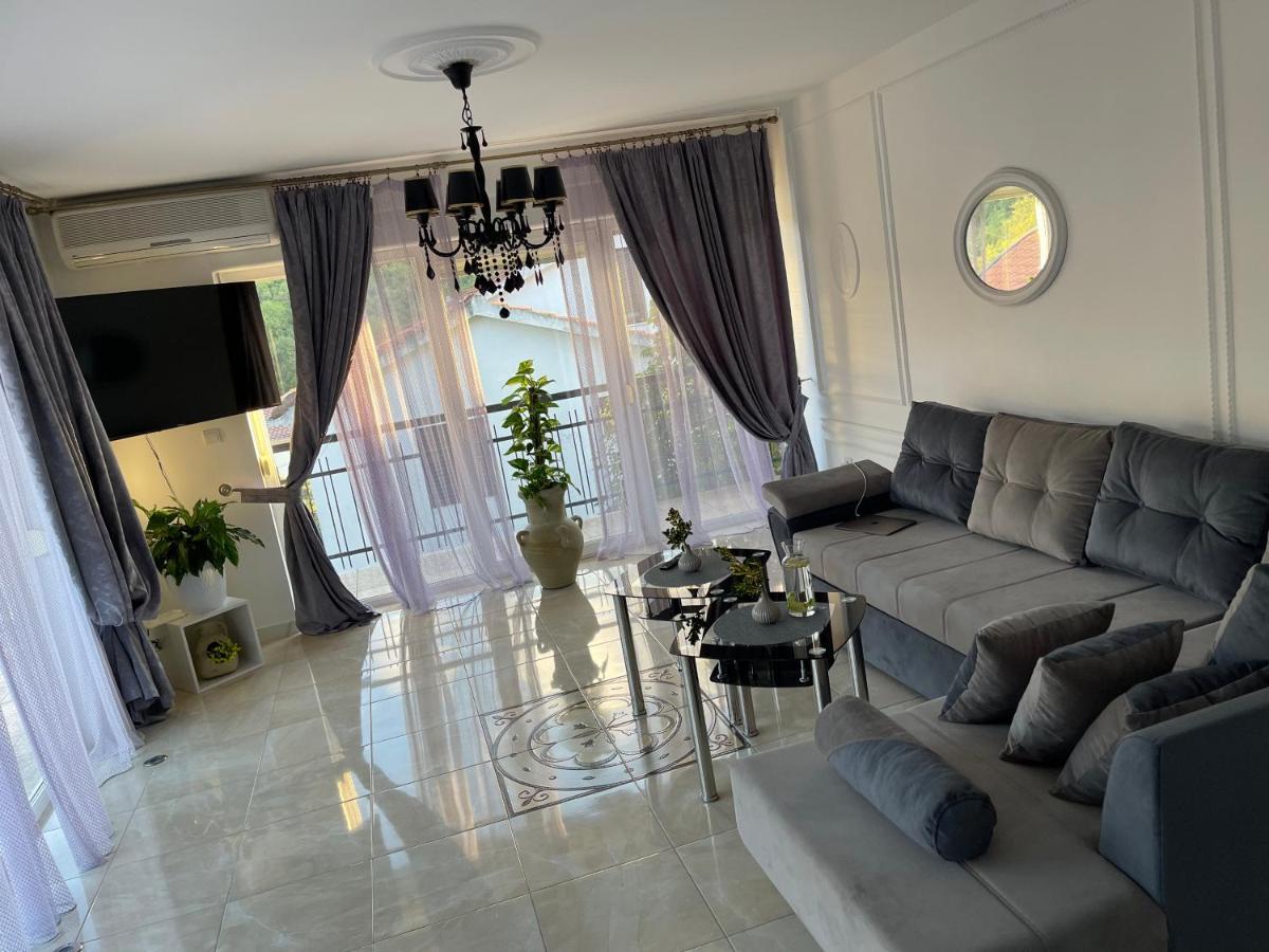 Apartmani Cirovic Luxury แฮร์เซ็ก-โนวี ภายนอก รูปภาพ